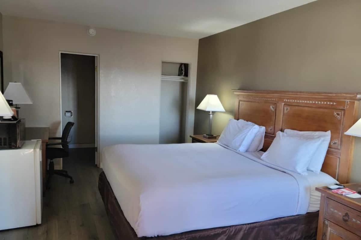 Econo Lodge Springerville Bagian luar foto